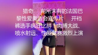 极品小少妇黑丝露脸长得很媚勾人啊，拎着奶头诱惑狼友互动撩骚，掰开逼逼自慰道具抽插呻吟，看着好骚啊刺激