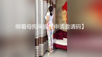 燕姐户外勾搭放羊的大爷，漏着奶子给大爷眼都看直了，找个没人的地方让大爷拿跳蛋捅骚逼，给大爷口交爆草