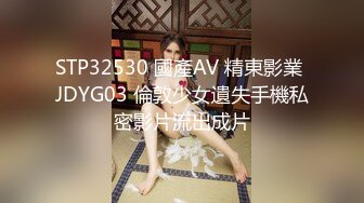 ?反差女大学生?在女友宿舍里操她，一边操一边担心舍友回来，紧张又刺激，文静女友性感开档肉丝大长腿太反差了