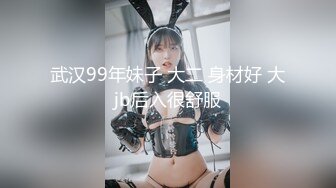 2女1男共处一室淫水味四处飘散