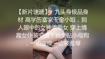 白皙皮肤的高挑美女房间里有一面大大的镜子，抱着极品翘臀大鸡巴