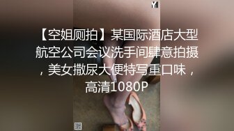 约了个JK装萌妹子骑身上调情，沙发上位骑坐再到床上操后入猛操，呻吟娇喘非常诱人