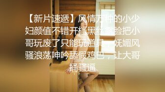 长发牛仔裤性感妹子，舔奶调情再到床上口交骑乘猛操