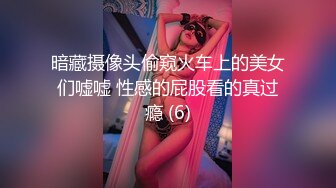 【新速片遞】合租房趴墙偷窥对门的美女洗澡