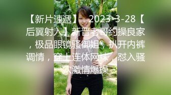 路边公厕全景偷拍几个出来散步的美女少妇 各种肥美的鲍鱼完美呈现 (2)