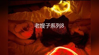 短裤长发白色吊带大胸妹