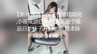  漂亮少妇 老公好猛 鸡吧好大 啊啊好深呀 撅着性感大屁屁被无套后入 骚话不停