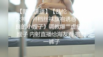 美女各种挑逗外卖小哥 让小哥给操喷了 爆操内射