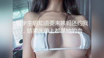 老婆露脸12，对着手机正脸表情，张大嘴快满了