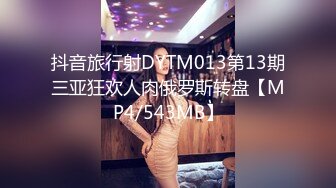   高颜值长发美少妇卧室中席地而坐做爱先玩69互吃，无套女上位啪啪