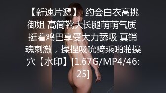 -眼镜小妹和闺蜜浴室双人秀 极品美臀假屌互插 跪在地上特写 越玩越来劲