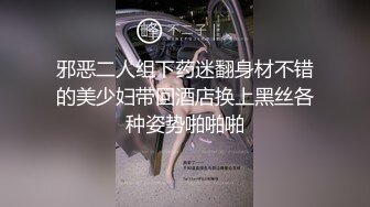 女仆装黄毛小妹深喉大鸡巴，让小哥抱在怀里揉奶抠逼，后入抽插无套爆草内射