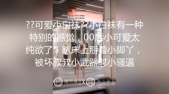   这小妞就是骚欠操  被小哥玩弄 揉奶玩逼 深喉大鸡巴还给小哥舔菊花 无套抽插爆草