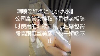 这小妞真骚啊，露脸跟小哥激情啪啪，舔弄大鸡巴让小哥掰开骚穴舔弄流着淫水的骚穴，无套抽插玩奶子呻吟内射