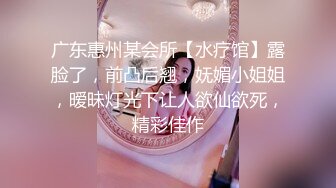 《魔手外购极品CP》地铁女厕偸拍络绎不绝的年轻小姐姐方便美女多亮点多，妹子换奶罩一对大奶又圆又挺手感绝对一流 (7)