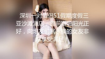 【周狂人爆操外围妹】经纪介绍两个00后小妹，苗条漂亮各有千秋，选中活泼小姐姐留下，玲珑有致多情温柔