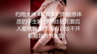  青涩超嫩18萝莉嫩妹被炮友狂操，慢慢脱光光小小奶子，舔屌交活很生疏