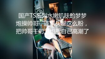 【红唇极品骚女爆乳骚穴】仰视视角，两大奶尽收眼底，超近特写小穴，手指磨蹭搞得很湿，跳蛋塞入拉扯流出白浆