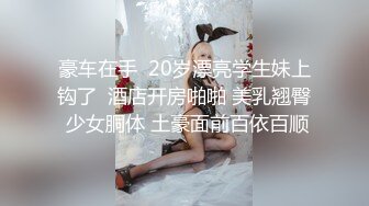 难得一见的极品校花女神，无毛嫩鲍很紧，刚插入就受不了了