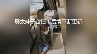 【新片速遞】  ❤震惊！！骚妈妈当着儿子面直播还舔小儿子的小鸡巴，乱伦淫妇，骚逼水汪汪，看见个鸡巴都受不了，高人气高收益