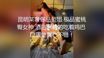 穿着防晒衣的大二舞蹈社嫩妹抄底尿尿，仔细欣赏一下她没经过什么