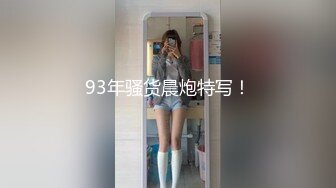 国内厕拍大神潜入某商场餐厅女厕全景??后拍女食客尿尿网红脸美女撅着屁股对着镜头扭来扭去