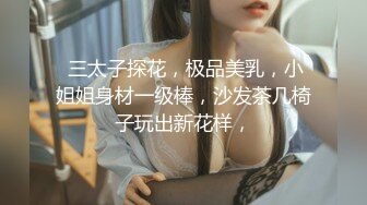 边听动感音乐边享受漂亮纹身女友的吹箫后入猛插