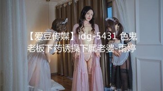 纯欲系清纯美少女，露奶护士情趣装，扭腰摆臀诱惑，棒子猛捅骚逼，淫水白浆直流，无毛骚逼骑乘位