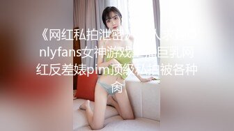 性感巨乳美熟妇：宝贝儿子，把你们的大鸡巴逗掏出来，插进来射给我