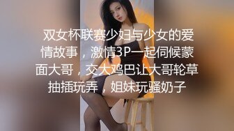 丰乳肥臀少妇啪啪，穿开档肉丝69姿势口交，翘起屁股扶着小腰后入，骑乘抱着屁股猛操