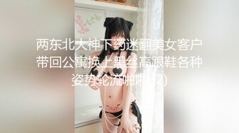 淫荡母狗在窗前扭腰摆臀内裤都被淫水浸湿