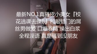 风骚少妇户外躲在车里玩刺激，漏着奶子玩大黑牛自慰骚逼，陪狼友撩骚听指挥把自己搞得高潮不断，呻吟不止