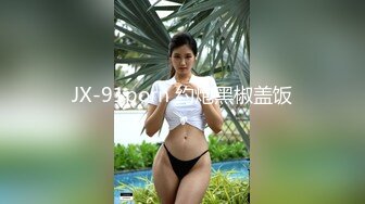 爱吸鸡巴的小姐姐不停舔吸吞吐，鸡巴硬了就自己跨坐骑在上面起伏啪啪套弄，眯着眼睛感受深入快感