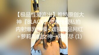 街头抄底牛B摄影师竟然直接把摄像头放到妹子裙子里面去了 真不知道是怎么做到的 (3)