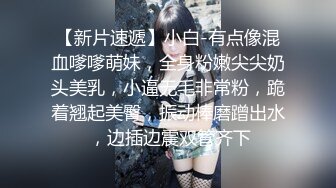  淫荡小少妇，夜晚驾车户外，野外小道大战，蹲着吸吮吃屌，直接坐在地上操，爆草小骚逼