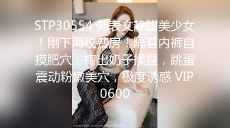    骚货女邻居，撅起屁股在客厅等着我后入，干净的身体却如此下贱