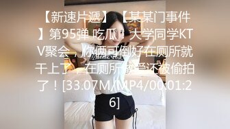 ❤蜜桃臀小女友，细腰黑丝美腿，摇摆屁股求操，手指插穴自己动，第一视角后入，猛干女友小骚逼