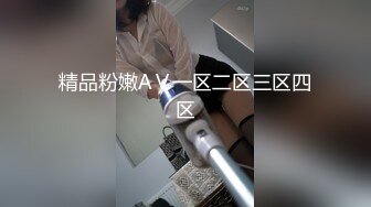 寂寞美女轻轻抚摸黑木耳