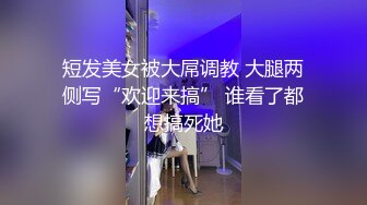 巨乳宝妈出门逛街，乳房的奶水涨疼了，赶紧躲进厕所释放，哎呦这喷的，幸好及时啊，照这喷量衣服都得湿透！