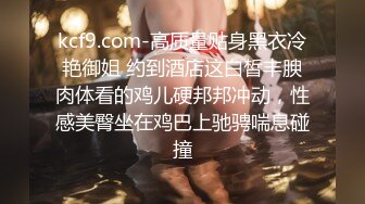 单位女厕全景偷拍美女同事的无毛小光板