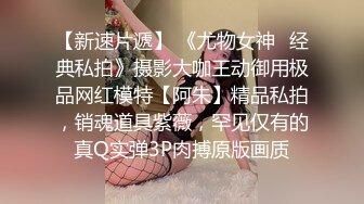 腹肌男疯狂后入蜜桃臀女友