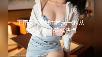   上面在玩吃鸡下面美女吃JB ，极品美女趴在桌子下交 ，吸吮大屌用脚磨蹭小穴 ，顶级蜜桃臀