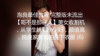 约操女仆装小网红 在直播间有人问我喜欢什么姿势 我说喜欢后入 用力 你干嘛老打我屁屁 后背纹身有特色 逼很紧 内射