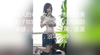 我会喷水红唇细腰不大不小奶子马尾妹，露奶装近距离特写掰穴，毛毛挺多洞洞很小，翘起屁股假屌抽插手指扣弄出水