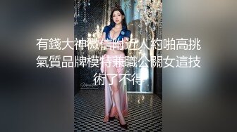 无毛逼风骚少妇看着黄片让大哥草，无套揉脸侧身吃着奶子草着逼，疯狂输出浪叫不断，直接让大哥射床单上刺激[