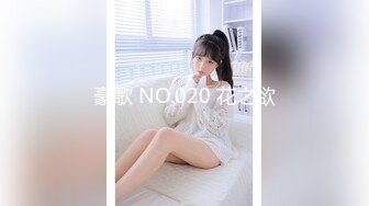 美女深夜吃棒棒糖