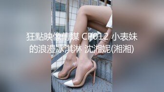 魔鬼身材美女被大屌男扶翘屁股掰穴,抬腿侧入连干2次