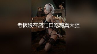 老板娘在店门口吃鸡真大胆