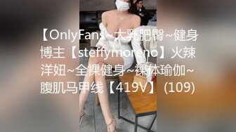 【ErstiesVIP资源】印度书呆子美女收到的礼物居然是个震动棒，圣诞老人可真照顾她