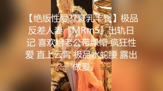 小陈头星和朋友一起约两漂亮妹子一个房间一起玩4P